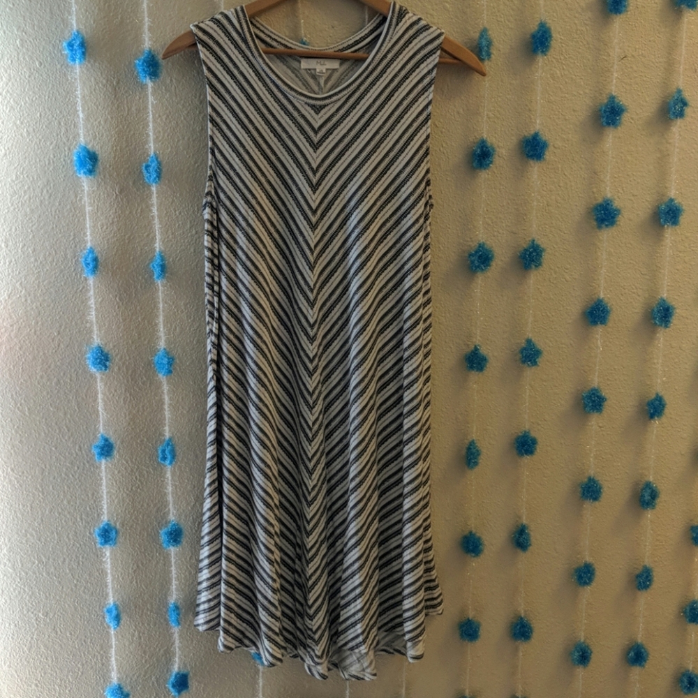 Swingy casual knee-length dress